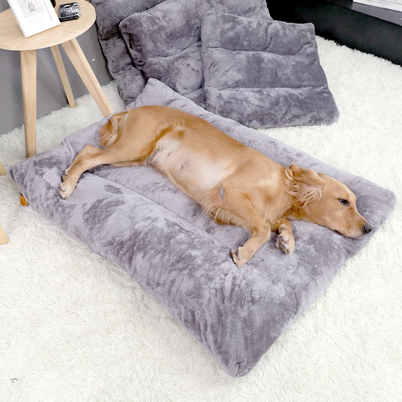 Cama Larga y Cálida de Peluche para Perros con Base Acolchada - 4 Tamaños